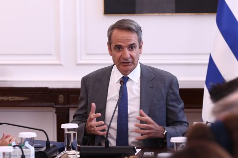 Στις 12 το μεσημέρι στη Μητρόπολη Αθηνών η κηδεία του Γιάννη Βαρβιτσιώτη – Τον επικήδειο θα εκφωνήσει ο πρωθυπουργός