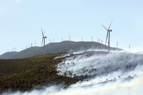 ΠΑΣΟΚ: «Βαφτίζουν επιτυχία τη μεταφορά του λογαριασμού της ρήτρας διαφυγής στους πολίτες»
