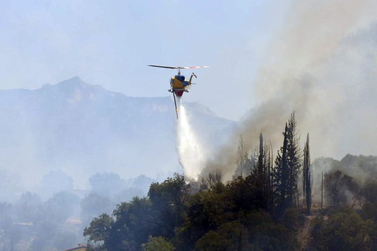 Αίγιο: Βελτιωμένη η εικόνα στο μέτωπο της πυρκαγιάς – Δεν απειλούνται κατοικημένες περιοχές