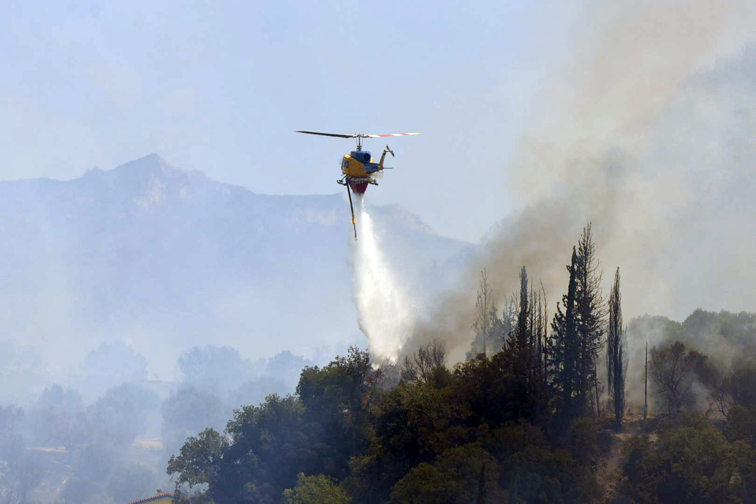 Αίγιο: Βελτιωμένη η εικόνα στο μέτωπο της πυρκαγιάς – Δεν απειλούνται κατοικημένες περιοχές