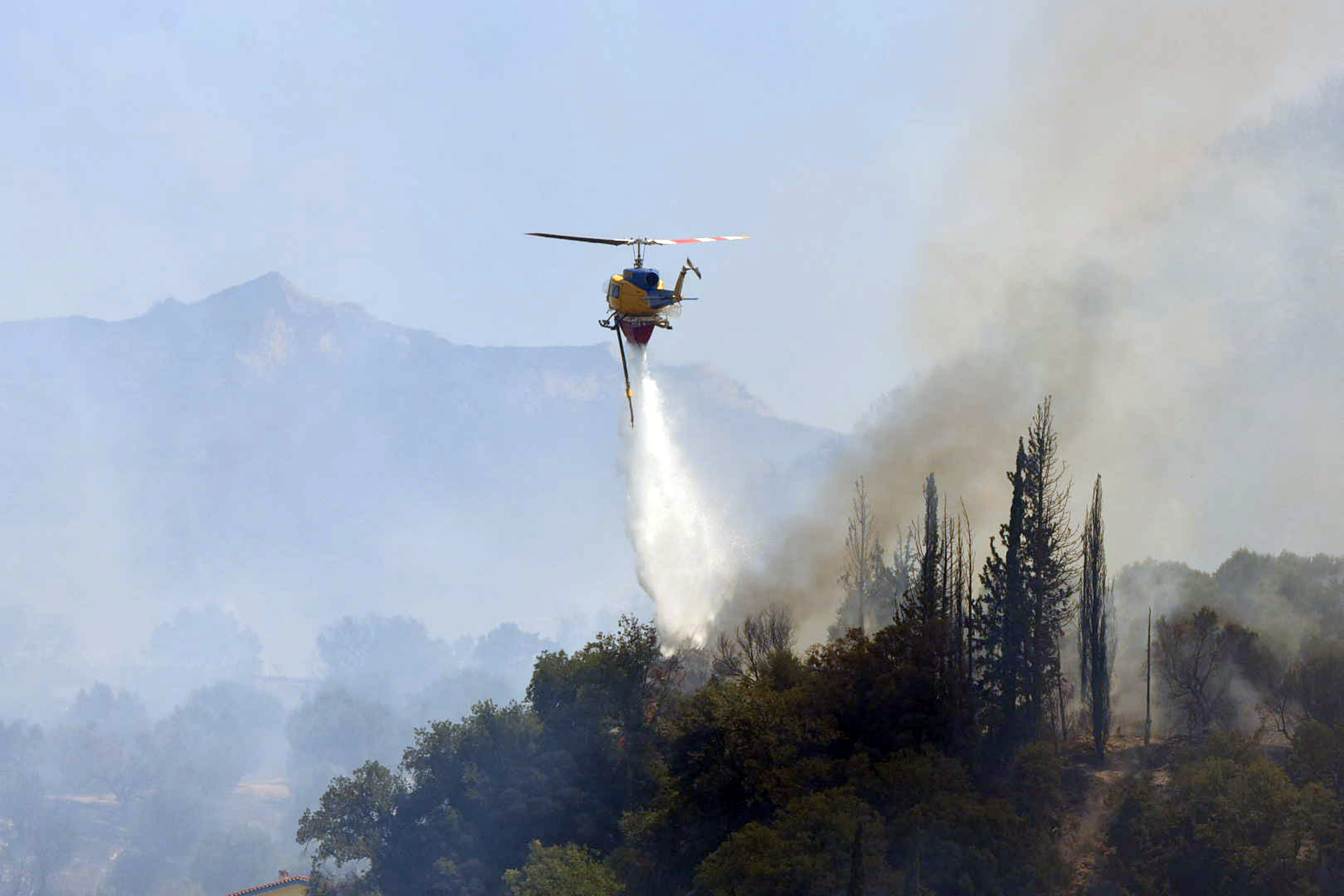 Αίγιο: Βελτιωμένη η εικόνα στο μέτωπο της πυρκαγιάς – Δεν απειλούνται κατοικημένες περιοχές
