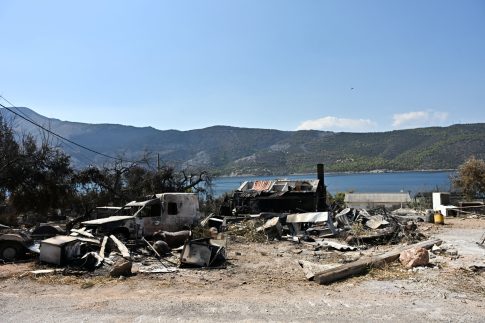Απέραντη χωματερή σε περιοχή δίπλα στην Εγνατία Οδό μολύνει την κοίτη του Γαλλικού ποταμού