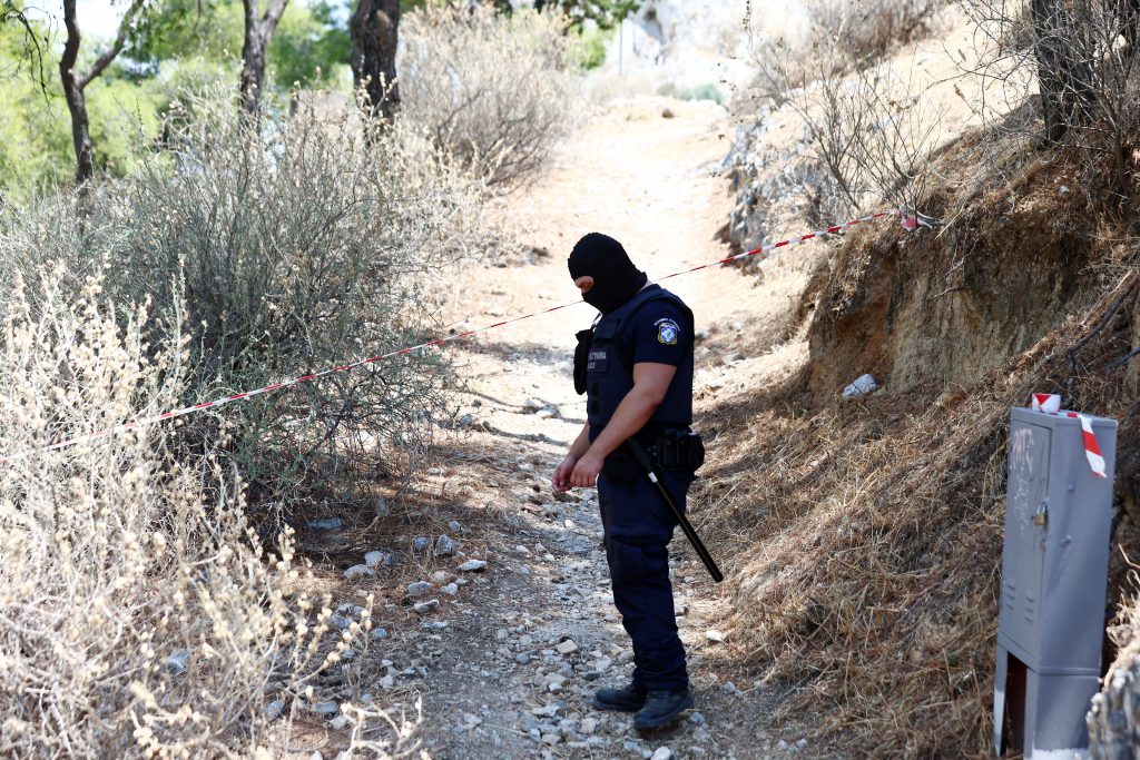 Θρίλερ στον Λυκαβηττό: Εντοπίστηκε σορός σε προχωρημένη σήψη μέσα σε σπηλιά δίπλα στο εκκλησάκι των Αγίων Ισιδώρων