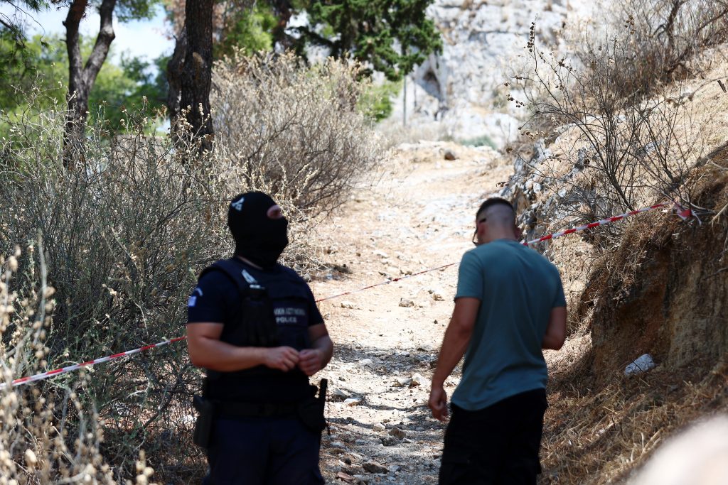 Θρίλερ στον Λυκαβηττό: Εντοπίστηκε σορός σε προχωρημένη σήψη μέσα σε σπηλιά δίπλα στο εκκλησάκι των Αγίων Ισιδώρων