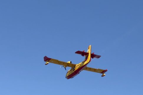 Μπέρναμ για τις καταστροφικές πυρκαγιές στη Βρετανία: «Πρέπει να αντιμετωπίσουμε την κλιματική αλλαγή»