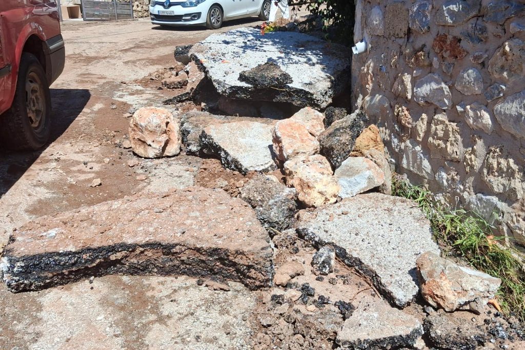 Μάνη: Εικόνες καταστροφής μετά τις πλημμύρες – Πάνω από 100 αυτοκίνητα εγκλωβίστηκαν στο Οίτυλο