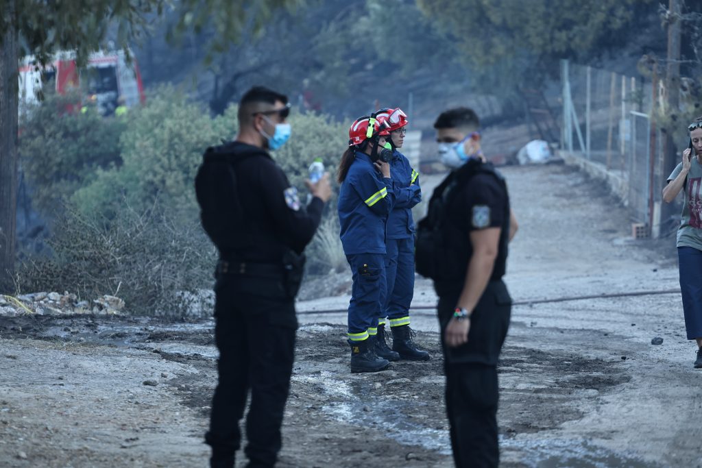 Φωτιά στη Σαλαμίνα: Στο Θριάσιο δύο εγκαυματίες, ξεκινούν οι αυτοψίες – Τι εξετάζουν οι Αρχές