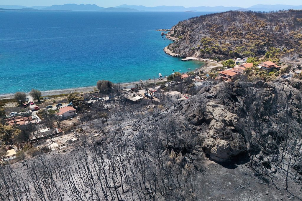 Σαλαμίνα: Ξεκινά η καταγραφή των ζημιών μετά τη φονική πυρκαγιά με δύο νεκρούς και δέκα τραυματίες