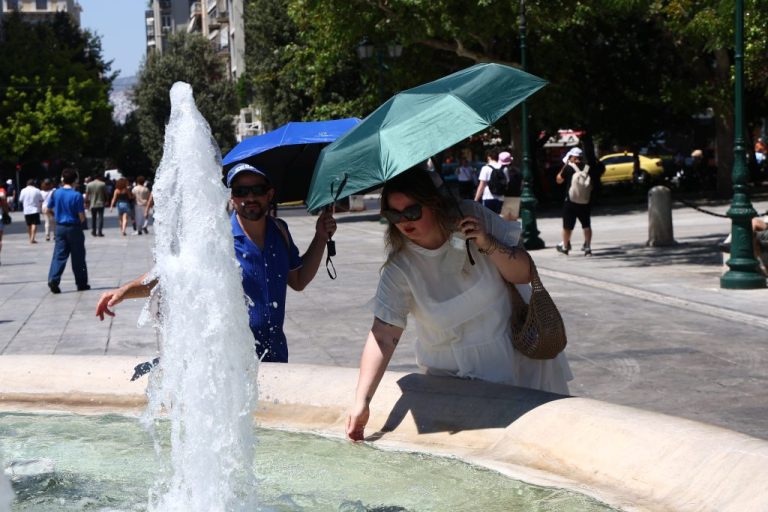 Καύσωνας: Ποιες περιοχές είναι στο «κόκκινο» – Αποκλιμάκωση από τα βόρεια με παράταση στα δυτικά
