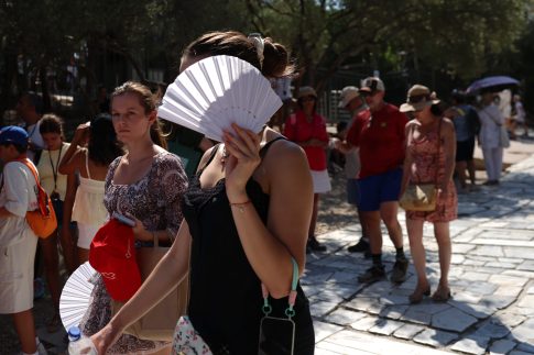 Μείωση στις μεταναστευτικές ροές και αύξηση στις επιστροφές το τελευταίο 12μηνο