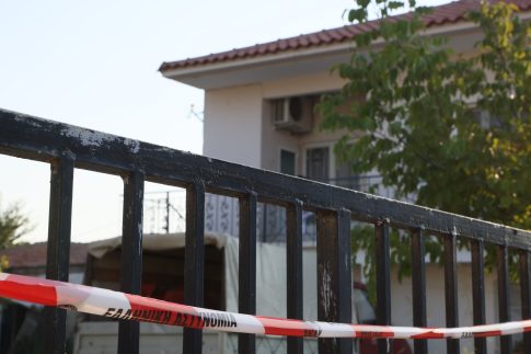 Μένουμε στο σπίτι <br/> και διαβάζουμε ένα καλό βιβλίο