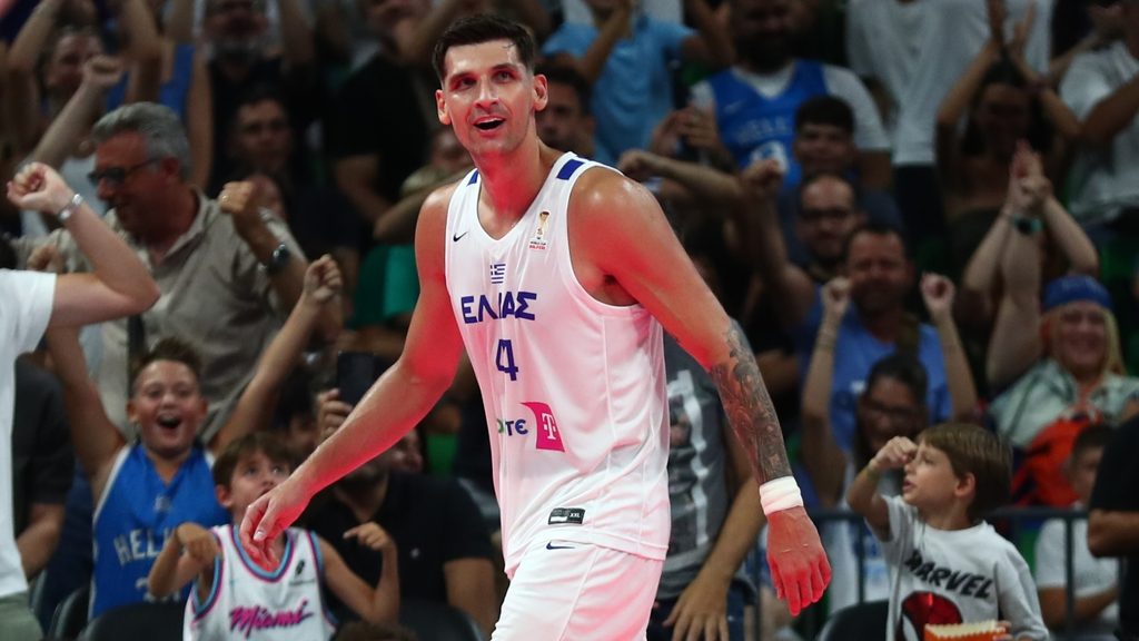 Η Ελλάδα λύγισε την Ισπανία με 108-106 στην παράταση και διατήρησε ζωντανές τις ελπίδες πρόκρισης στο MundoBasket