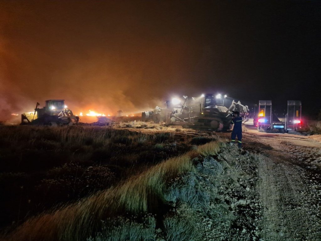 Μάχη με πολλαπλά πύρινα μέτωπα στη Δυτική Αττική – Ανεξέλεγκτες οι φλόγες σε Ψάθα, Μέγαρα και Άγιο Νεκτάριο