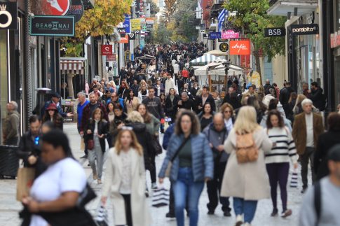 Πάνω από 180 μετανάστες έφτασαν στην Παλαιόχωρα – Βάρκα με 51 άτομα προσάραξε στους Ανύδρους