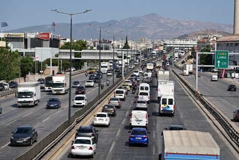 Διακομίστηκαν στο Γενικό Νοσοκομείο Κορίνθου <strong>δύο πυροσβέστες που επιχειρούσαν στην πυρκαγιά στον Φενεό</strong>