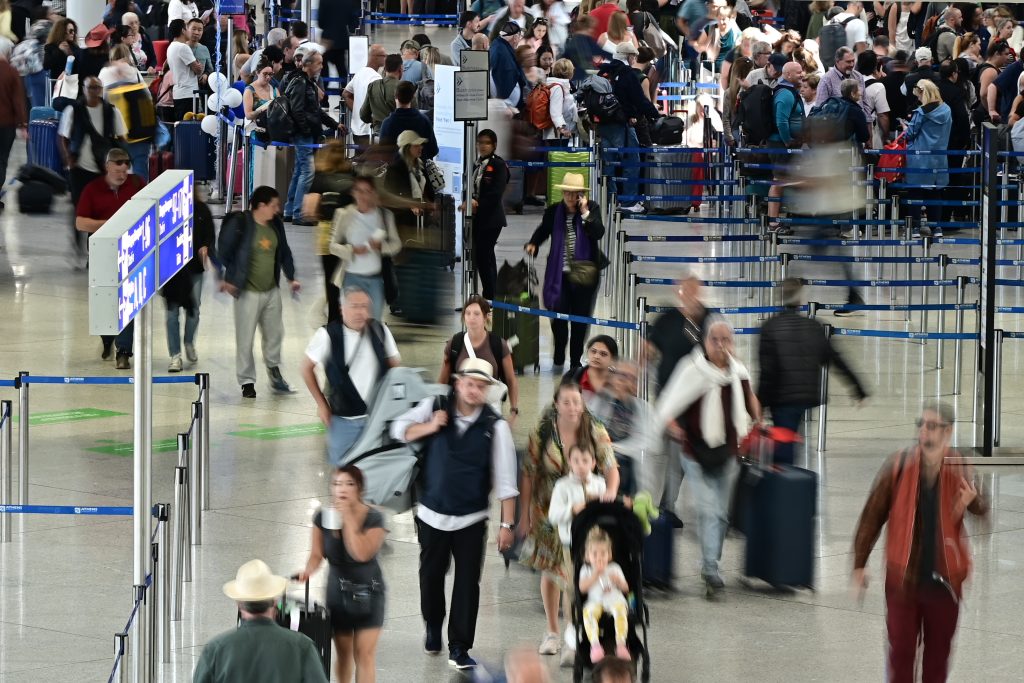 Επιβατική κίνηση: Αύξηση 4,7% στο Ελ. Βενιζέλος τον Ιούλιο – Σχεδόν 4 εκατ. επιβάτες