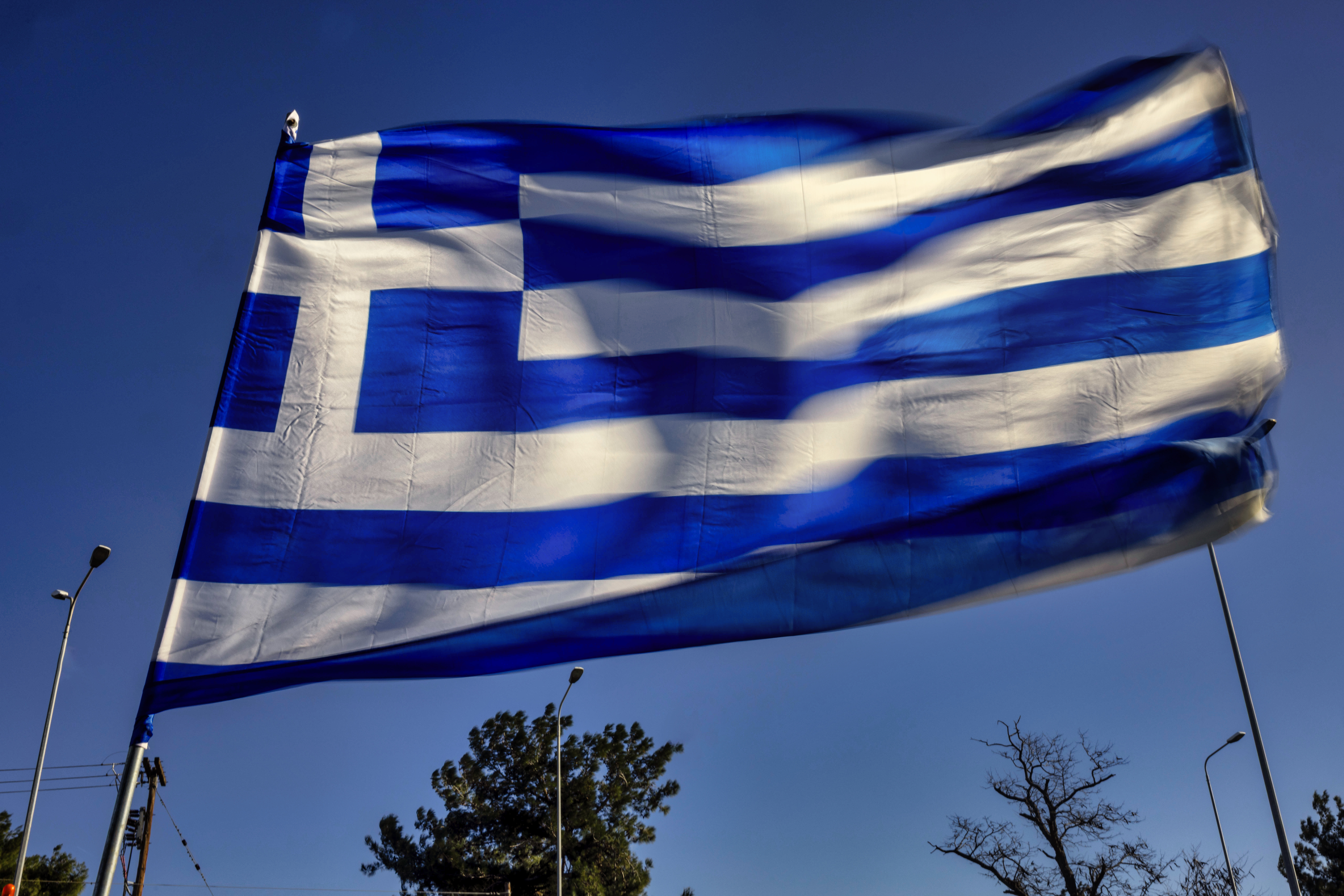 Καιρός: Ηλιοφάνεια, μπόρες και βοριάδες έως 8 μποφόρ τη Δευτέρα – Πρόγνωση από την Όλγα Παπαβγούλη