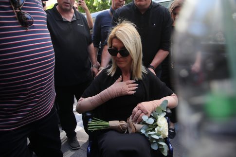 Υπό έλεγχο η πυρκαγιά στον Κουβαρά Αττικής, παραμένουν καπνογόνα σημεία – Προβληματίζουν οι ισχυροί άνεμοι