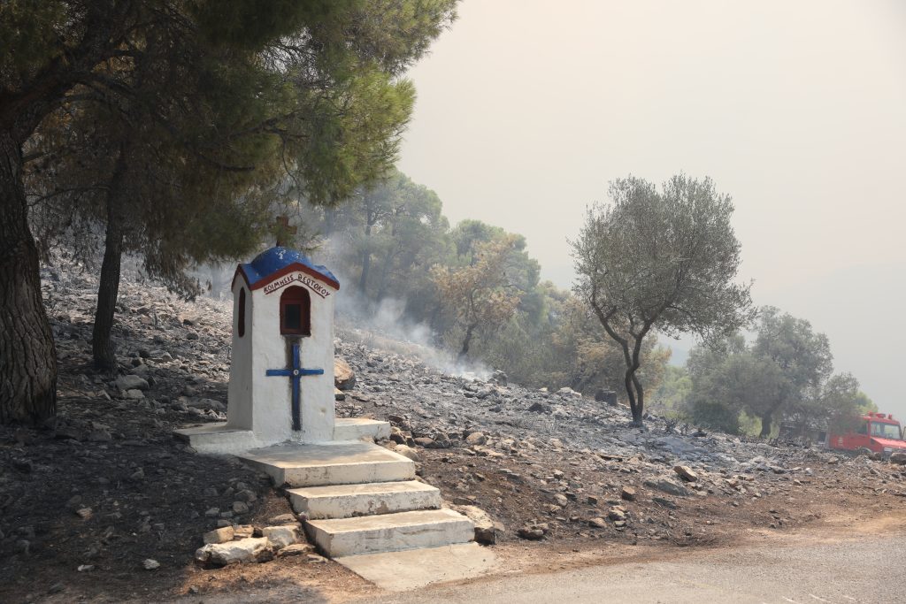 Πόρτο Γερμενό: Η επόμενη μέρα μετά την πυρκαγιά – Εικόνες καταστροφής στην περιοχή