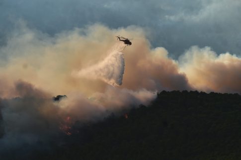 Αίγιο: Βελτιωμένη η εικόνα στο μέτωπο της πυρκαγιάς – Δεν απειλούνται κατοικημένες περιοχές