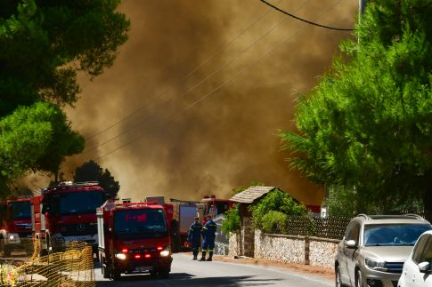 Σύμη: Σώοι επτά επιβαίνοντες σε ιστιοπλοϊκό – Έρευνες για έναν αγνοούμενο