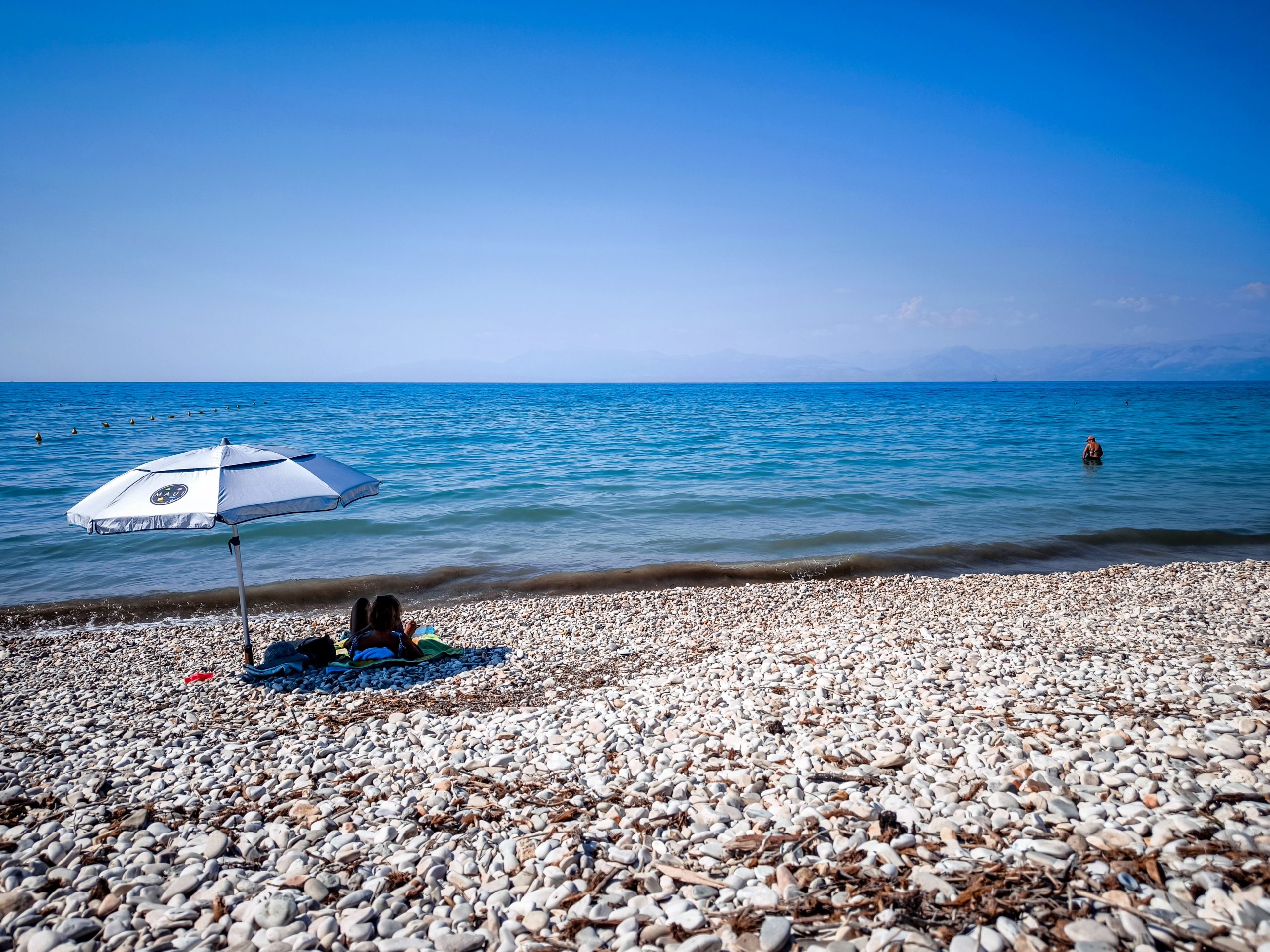 Καιρός: Βοριάδες έως 7 μποφόρ στο Αιγαίο, παραμένει η ζέστη – Πού αναμένονται βροχές και καταιγίδες