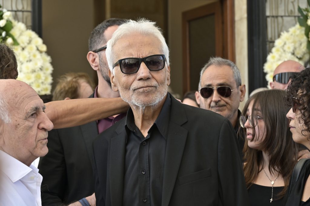 Το τελευταίο «αντίο» στον μεγάλο ερμηνευτή και μουσικό Λάκη Χαλκιά
