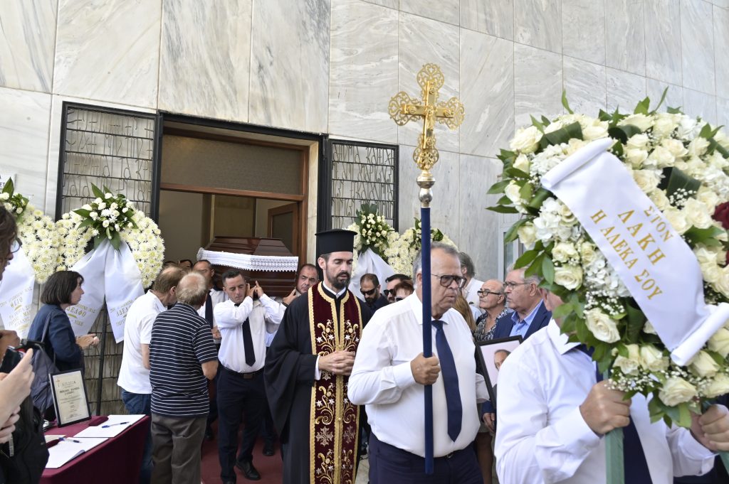 Το τελευταίο «αντίο» στον μεγάλο ερμηνευτή και μουσικό Λάκη Χαλκιά
