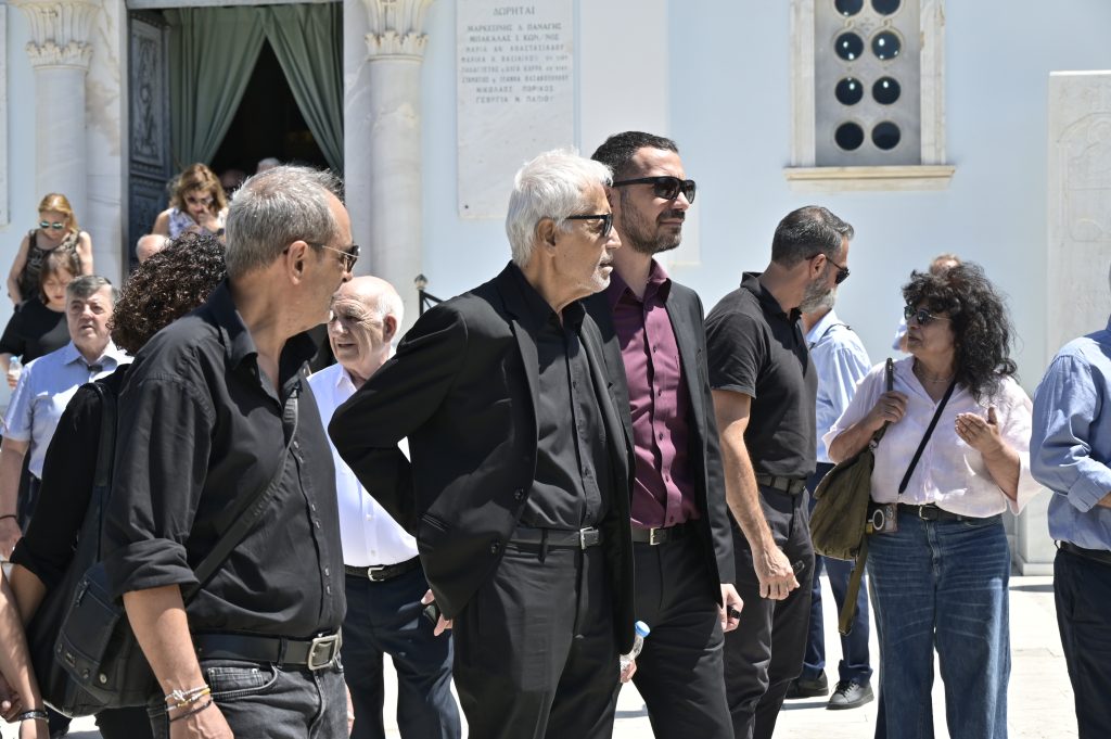 Το τελευταίο «αντίο» στον μεγάλο ερμηνευτή και μουσικό Λάκη Χαλκιά