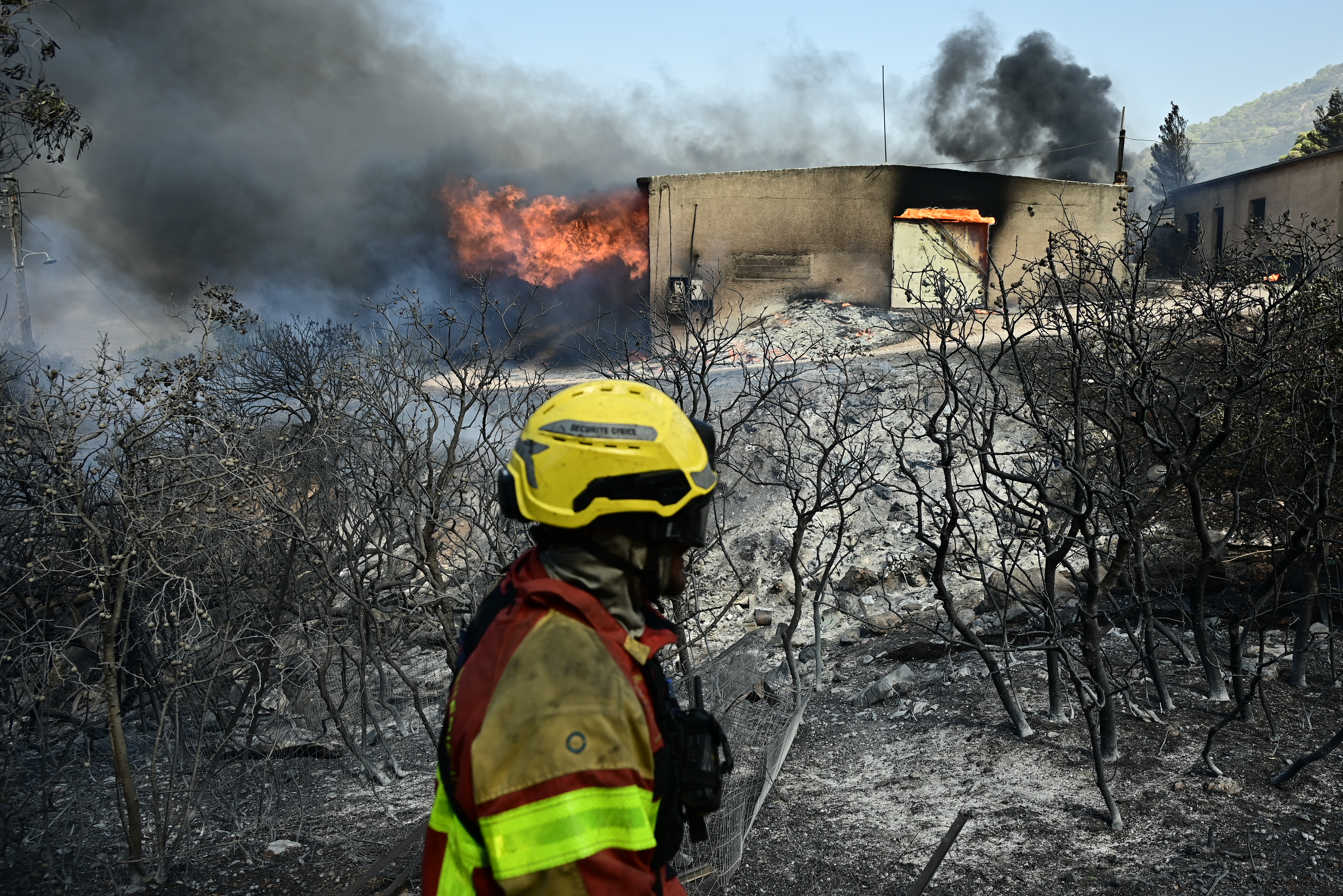 Πανελλαδική έρευνα για τα αίτια των πυρκαγιών, στο μικροσκόπιο τα αιολικά πάρκα – Πραγματογνώμονας σήμερα στον Κουβαρά