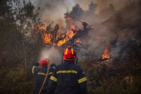 Γερμανία – Γαλλία: Εκκενώνονται χωριά ως τα σύνορα με το Βέλγιο λόγω των πυρκαγιών