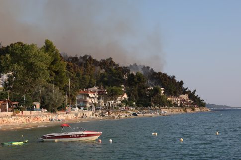 Θεσσαλονίκη: Δωμάτια στους πληγέντες από την πυρκαγιά στη Χαλκιδική διαθέτουν οι ξενοδόχοι