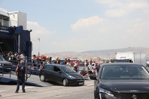 Προσάραξη ιδιωτικού σκάφους με δύο επιβαίνοντες στη Λέσβο