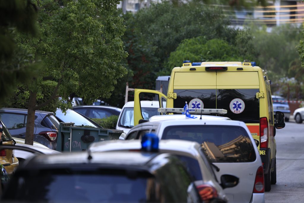 Νέα Σμύρνη: Γυναικοκτονία πίσω από τον θάνατο δύο ατόμων – Βρέθηκε το όπλο με το οποίο την σκότωσε και αυτοκτόνησε