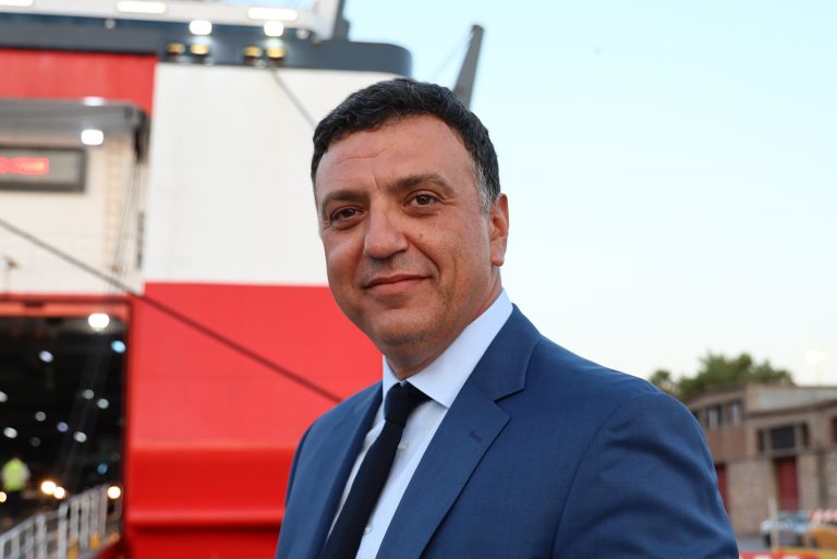 Στο λιμάνι του Πειραιά ο Βασίλης Κικίλιας: «Η τουριστική περίοδος δεν έχει τελειώσει»