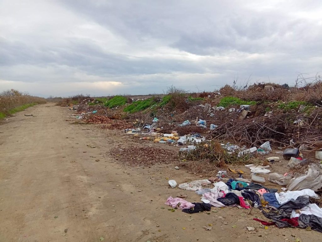 Θεσσαλονίκη: Πετούσαν ανεξέλεγκτα σκουπίδια σε  παράτυπη χωματερή- Δικογραφία σε βάρος 53χρονου