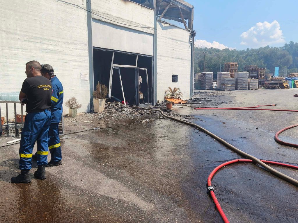 Ρέθυμνο: Φωτιά σε αποστακτήριο τσικουδιάς – Κάηκε ολοσχερώς το κτήριο
