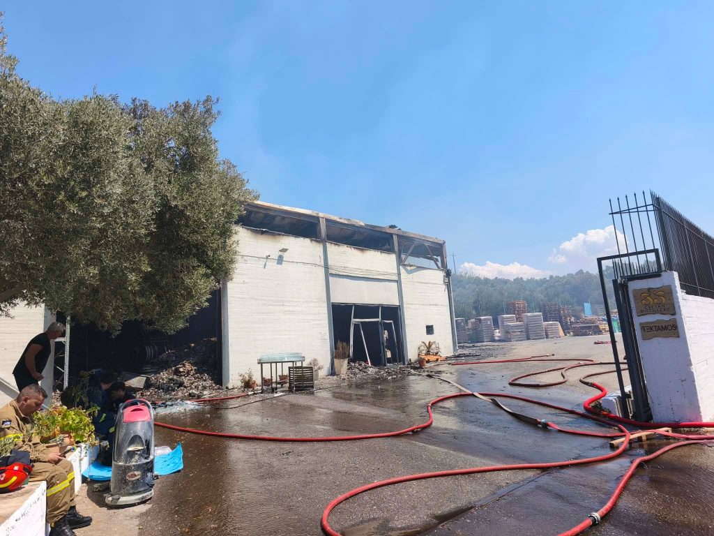 Ρέθυμνο: Φωτιά σε αποστακτήριο τσικουδιάς – Κάηκε ολοσχερώς το κτήριο