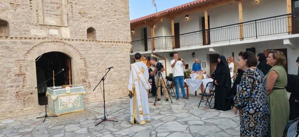 Στην Ι. Μ. του Αγίου Ιωάννη Προδρόμου στη Βομβοκού Ναυπακτίας η Λίνα Μενδώνη