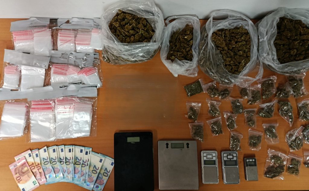 Θεσσαλονίκη: Συνελήφθησαν 70χρονος και 61χρονος για συναλλαγή ναρκωτικών- Κρυμμένη κάνναβη στη μοτοσικλέτα του ενός