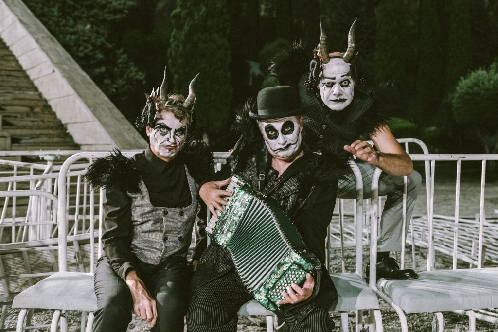 ΚΘΒΕ: Βάκχες του Ευριπίδη με τους The Tiger Lillies στο θέατρο Λυκαβηττού