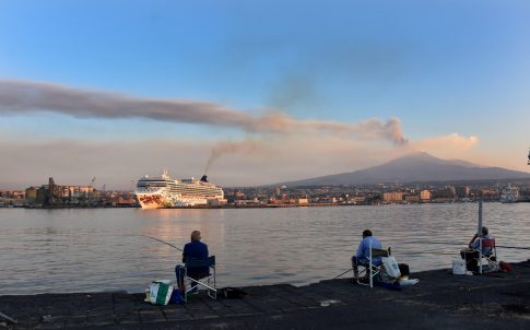 Υεμένη: Οι Χούθι ανέλαβαν την ευθύνη για την επίθεση σε σαουδαραβικό πλοίο – Έξι νεκροί από πλήγμα στο στενό του Μπαμπ αλ-Μαντέμπ