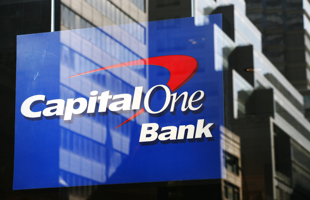 Η τράπεζα Capital One έκλεισε το 2021 λογαριασμούς του Οργανισμού Τραμπ μετά από έρευνα για ξέπλυμα χρήματος