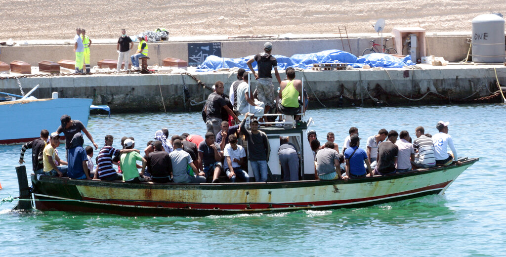 Τουλάχιστον έντεκα μετανάστες νεκροί στα ανοιχτά της Τυνησίας – Βυθίστηκε το σκάφος που τους μετέφερε