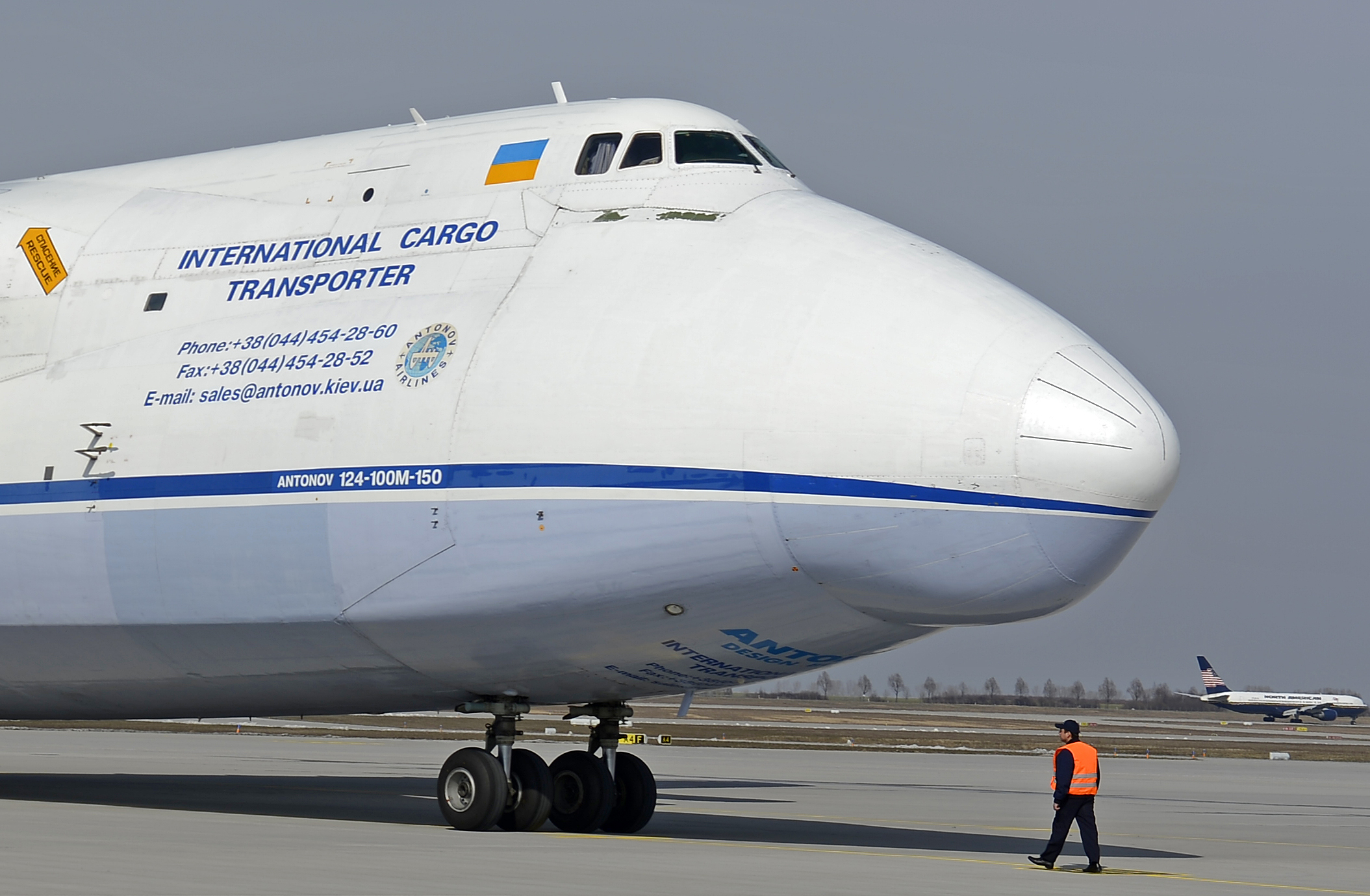 Γερμανία: Αεροσκάφος cargo συγκρούστηκε με άγνωστο αντικείμενο κοντά στο αεροδρόμιο της Λειψίας