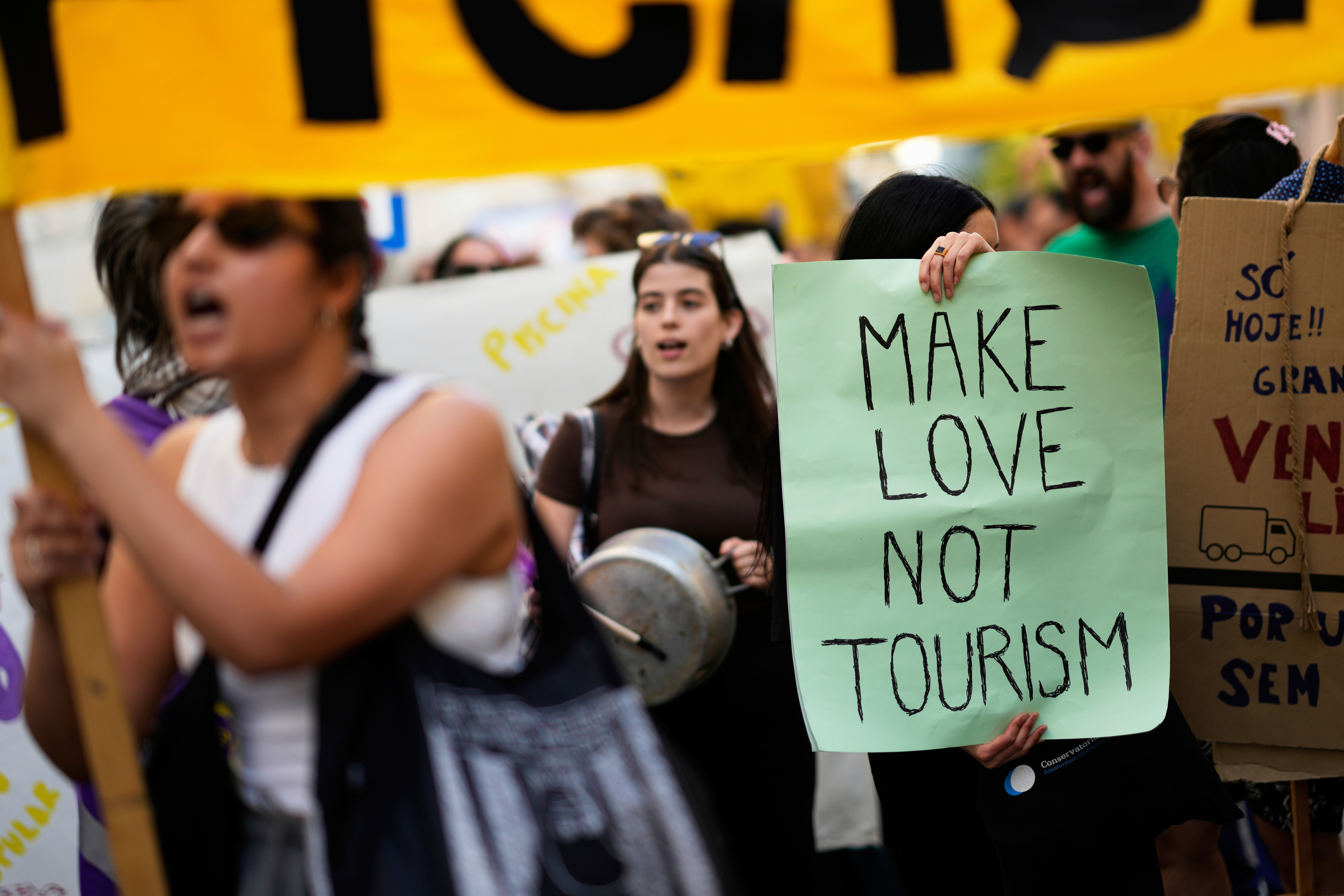 Μαγιόρκα: Στους δρόμους οι κάτοικοι κατά του υπερτουρισμού – Διαμαρτυρίες ανά την Ευρώπη