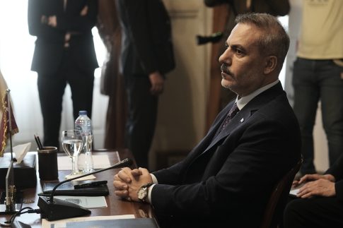 Live – Φωτιά στη Δυτική Αττική: Ακόμη ενεργό το μέτωπο από Ψάθα προς Λούμπα, μάχη με διάσπαρτες εστίες και αναζωπυρώσεις