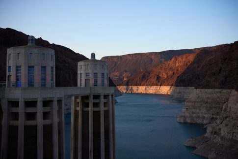Κοντά σε σπίτια η φωτιά στο Πόρτο Γερμενό – Δύσκολη νύχτα και για τη Βοιωτία