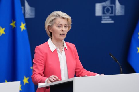 Μάχη με πολλαπλά πύρινα μέτωπα στη Δυτική Αττική – Ανεξέλεγκτες οι φλόγες σε Ψάθα, Μέγαρα και Άγιο Νεκτάριο