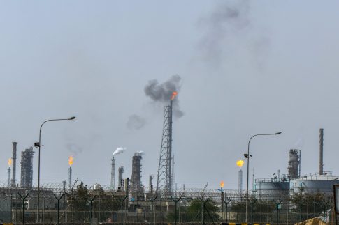 Γαλλία: Οι ακυρώσεις λόγω πυρκαγιών απειλούν την τουριστική σεζόν